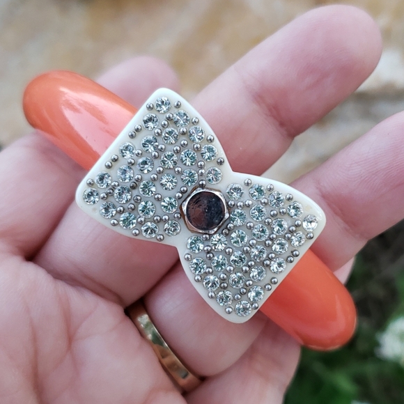 Authentic Marc Jacob Acrylic Peach Sorbet Rhinestone Bow Acrylic Bangle Bracelet - Picture 5 of 15